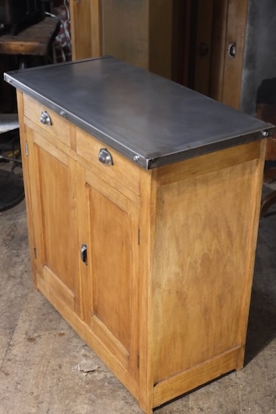 petit meuble ancien etroit de metier en bois massif et metal